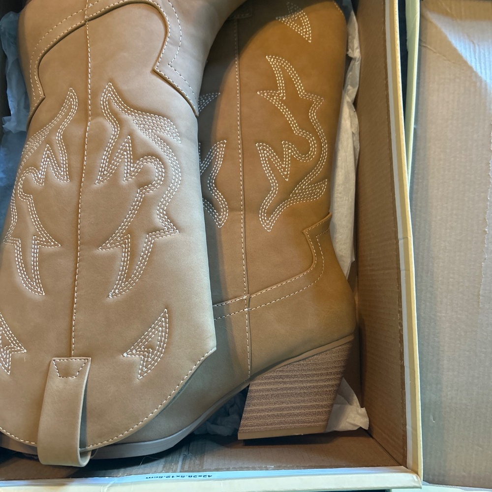 Western style boots - Picture 2 of 3